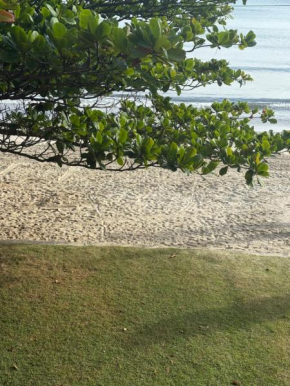 Quarto com suite em casa familiar , pé na areia na praia do Perequê em Porto Belo SC , somente o quarto e o banheiro privativo as demais dependências não estão inclusas